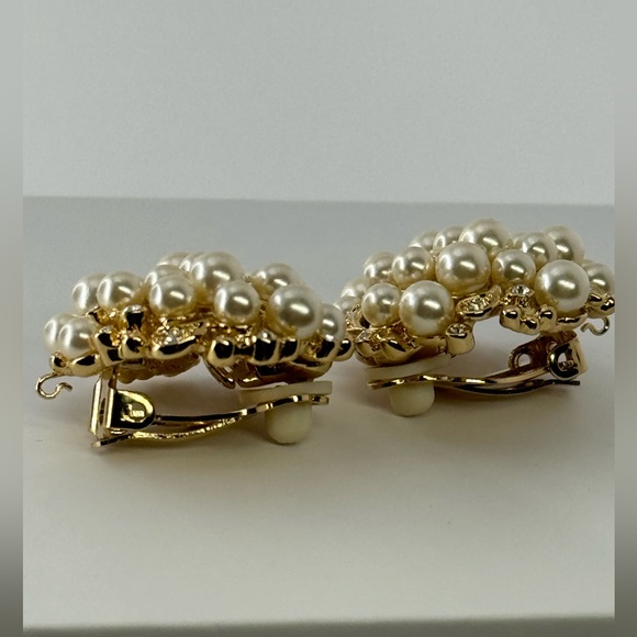 Sparkly Pearl Cluster clip on statement Earrings - Picture 6 of 7